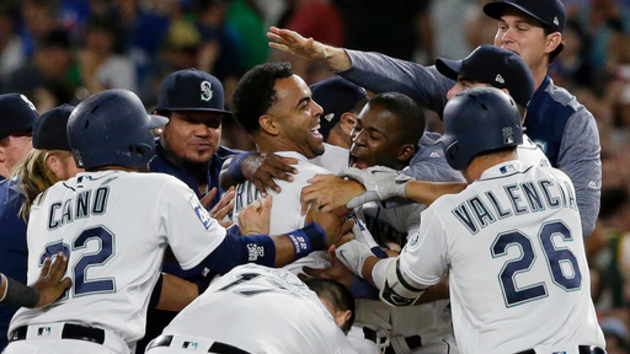 Cruz's 10th-inning single lifts Mariners past Yankees 6-5 (Jul 22, 2017)